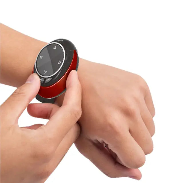 قيادة السيارة بالساعة الذكية